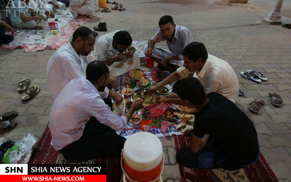 تصاویر سفره های صمیمی افطار در بین الحرمین کربلا