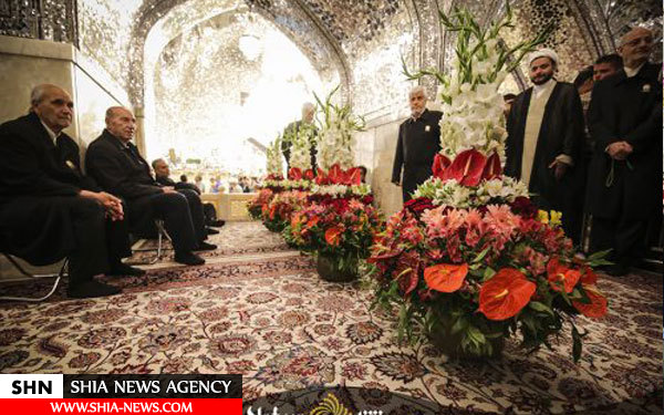 تعویض گل های ضریح منور حرم علی بن موسی الرضا(ع)