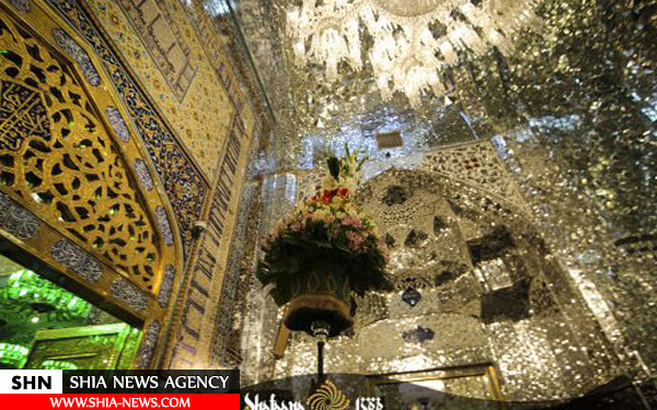 تعویض گل های ضریح منور حرم علی بن موسی الرضا(ع)