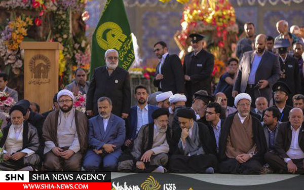 تعویض پرچم حرم امام رضا (ع) با حضور آیت الله العظمی صافی گلپایگانی