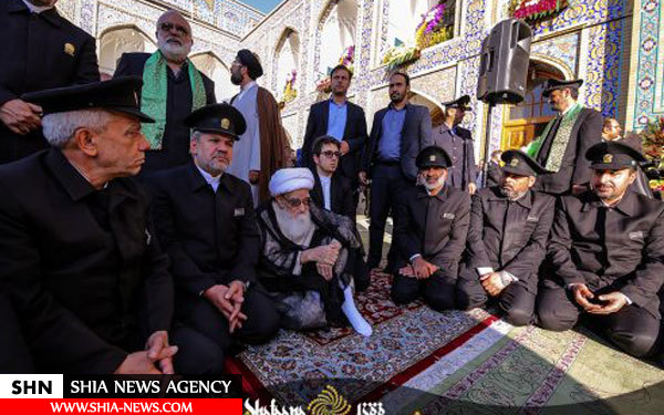 تعویض پرچم حرم امام رضا (ع) با حضور آیت الله العظمی صافی گلپایگانی