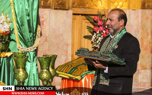 تعویض پرچم حرم امام رضا (ع) با حضور آیت الله العظمی صافی گلپایگانی