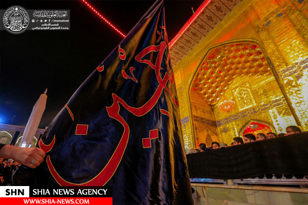 اهتزاز پرچم عزاداری امام حسین(ع) در حرم امیرالمومنین(ع) اهتزاز پرچم عزاداری امام حسین(ع) در حرم امیرالمومنین(ع)