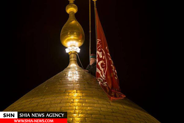 تصویر تعویض پرچم گنبد حرم حضرت ابوالفضل(ع) تصویر تعویض پرچم گنبد حرم حضرت ابوالفضل(ع)