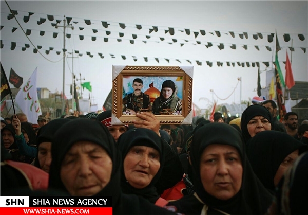 حضور خانواده شهدای نبل و الزهرا در پیاده‌روی اربعین+ تصاویر