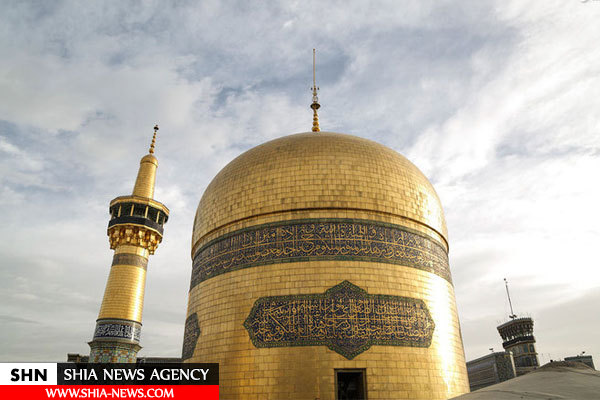 تصاویر تعویض پرچم گنبد منور رضوی تصاویر تعویض پرچم گنبد منور رضوی