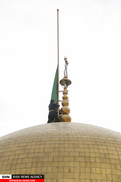 تصاویر تعویض پرچم گنبد منور رضوی تصاویر تعویض پرچم گنبد منور رضوی