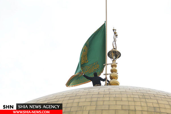 تصاویر تعویض پرچم گنبد منور رضوی تصاویر تعویض پرچم گنبد منور رضوی