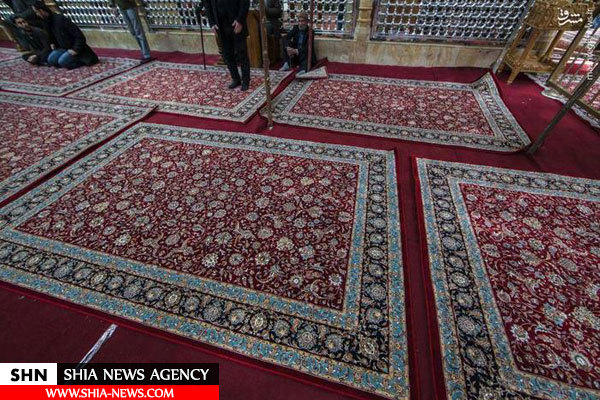 تصویر فرش ایرانی زیر پای زائران حرم حضرت عباس(ع) تصویر فرش ایرانی زیر پای زائران حرم حضرت عباس(ع)