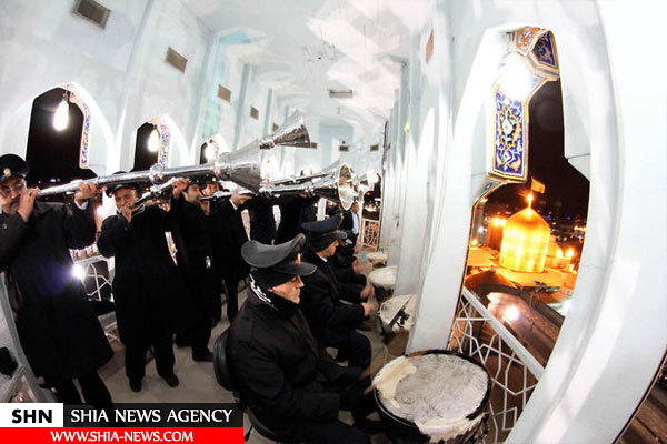 تصاویر نقاره زنی شب میلاد پیامبر(ص) در حرم رضوی