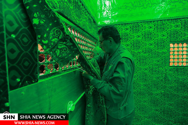 تصاویر از باز کردن ضریح قدیمی حرم مطهر امامین عسکریین(ع)
