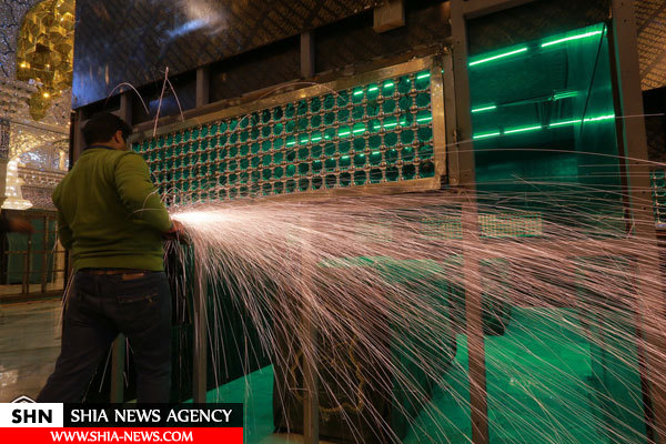 تصاویر از باز کردن ضریح قدیمی حرم مطهر امامین عسکریین(ع)