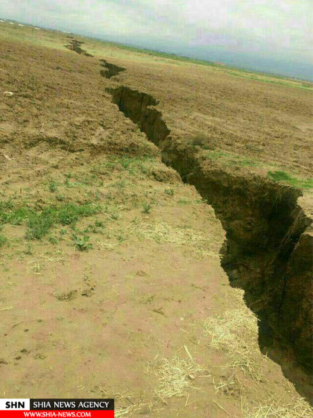 تصویر شکاف برداشتن بیابان های فریمان پس از زلزله