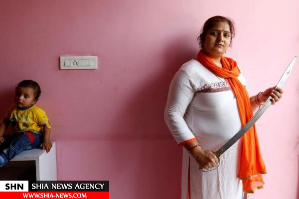زنان و مردان هندو شمشیر به دست علیه مسلمانان+تصاویر