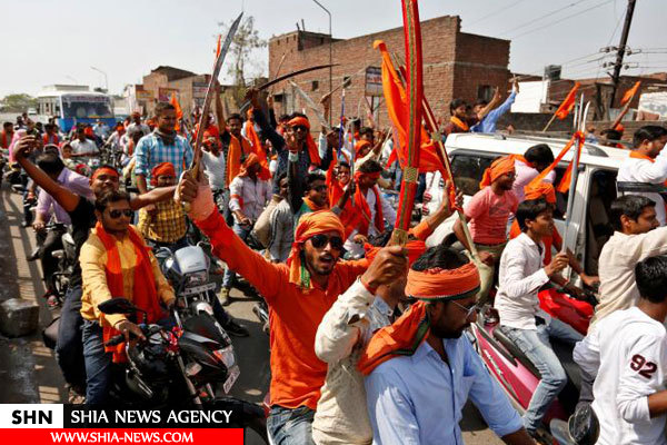 زنان و مردان هندو شمشیر به دست علیه مسلمانان+تصاویر