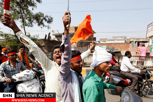 زنان و مردان هندو شمشیر به دست علیه مسلمانان+تصاویر