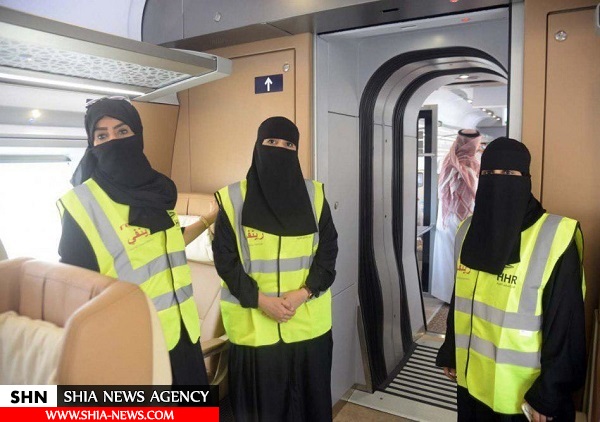تصویر کارکنان زن در قطار جده - مکه