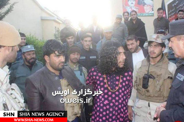 لحظه دستگیری تروریست انتحاری با لباس زنانه لحظه دستگیری تروریست انتحاری با لباس زنانه