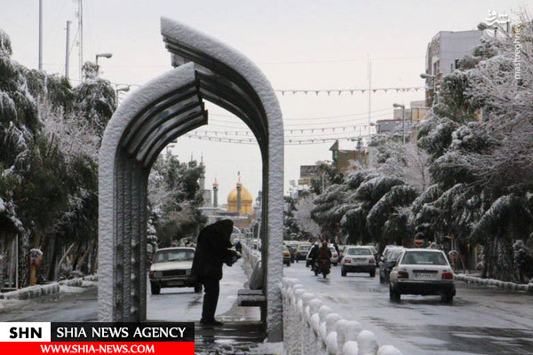 تصویر بارش برف در حرم حضرت معصومه (س)