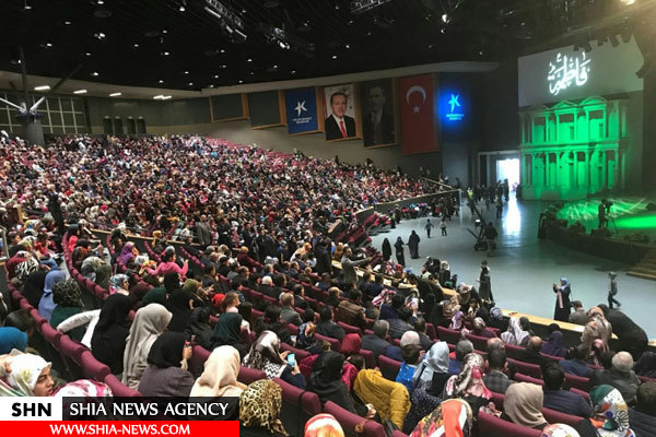 سخنرانی دختر شیخ زکزکی در اجتماع بزرگ شیعیان در استانبول سخنرانی دختر شیخ زکزکی در اجتماع بزرگ شیعیان در استانبول