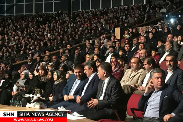 سخنرانی دختر شیخ زکزکی در اجتماع بزرگ شیعیان در استانبول سخنرانی دختر شیخ زکزکی در اجتماع بزرگ شیعیان در استانبول