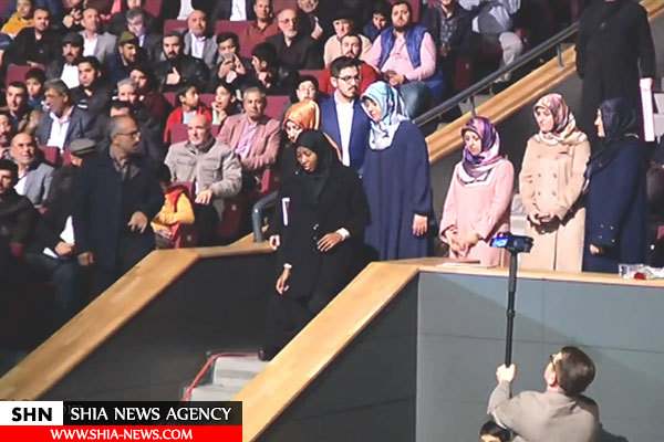 سخنرانی دختر شیخ زکزکی در اجتماع بزرگ شیعیان در استانبول سخنرانی دختر شیخ زکزکی در اجتماع بزرگ شیعیان در استانبول