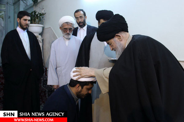 تصاویر جشن عمامه گذاری طلاب در روز میلاد امام حسین(ع)