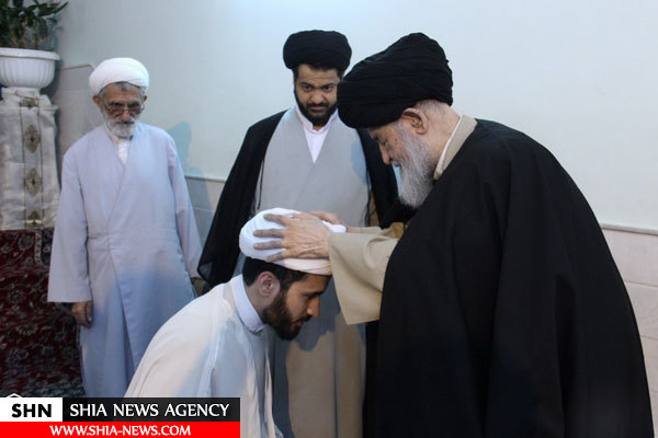 تصاویر جشن عمامه گذاری طلاب در روز میلاد امام حسین(ع)