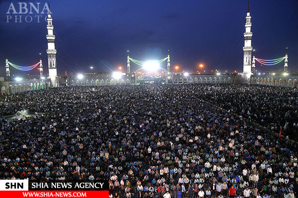 تصاویر جشن و نورافشانی شب نیمه شعبان در مسجد جمکران تصاویر جشن و نورافشانی شب نیمه شعبان در مسجد جمکران