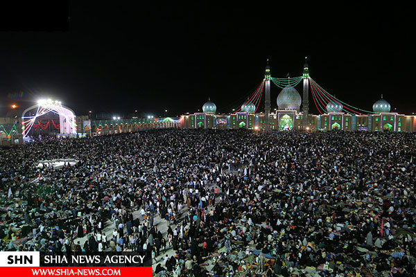 تصاویر جشن و نورافشانی شب نیمه شعبان در مسجد جمکران تصاویر جشن و نورافشانی شب نیمه شعبان در مسجد جمکران