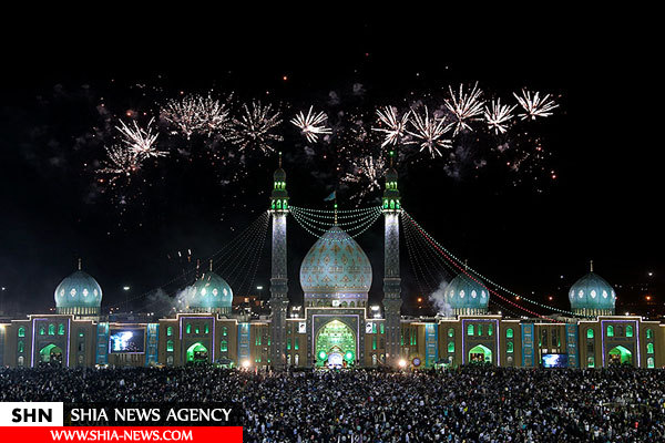 تصاویر جشن و نورافشانی شب نیمه شعبان در مسجد جمکران تصاویر جشن و نورافشانی شب نیمه شعبان در مسجد جمکران