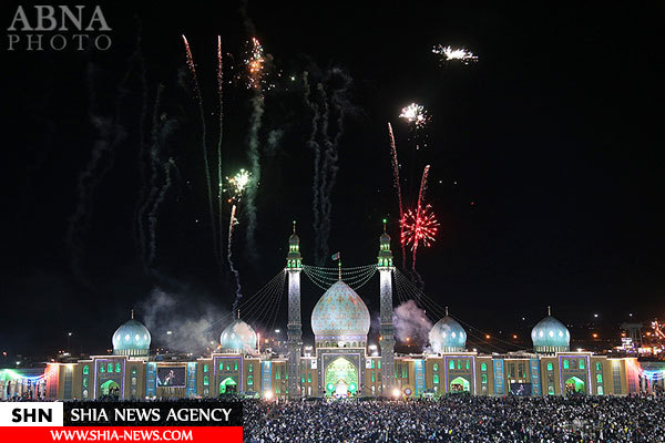 تصاویر جشن و نورافشانی شب نیمه شعبان در مسجد جمکران تصاویر جشن و نورافشانی شب نیمه شعبان در مسجد جمکران