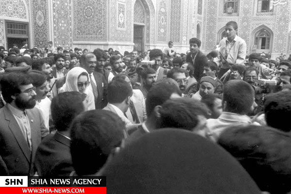 تصویر بی‌نظیر بوتو در حرم امام رضا(ع)