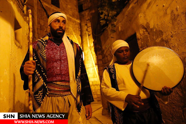 شهروند مسیحی که مسلمانان را برای سحری بیدار می‌کند