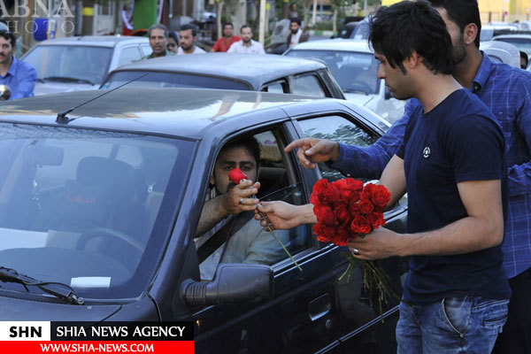 تصاویر توزیع گل بین مردم به مناسبت ولادت امام حسن مجتبی(ع) در شهر قم
