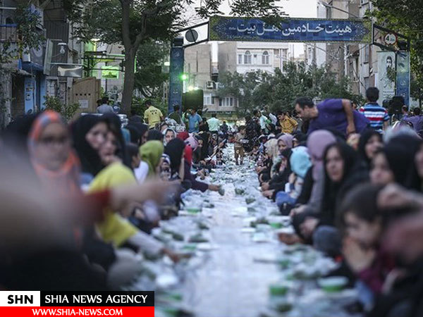 تصاویر سفره افطار ۳۰۰۰ نفری در تهران