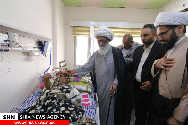 عیادت یکی از مراجع تقلید از مجروحان عراقی و دیدار با خانواده شهدا