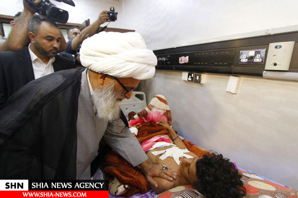 عیادت یکی از مراجع تقلید از مجروحان عراقی و دیدار با خانواده شهدا