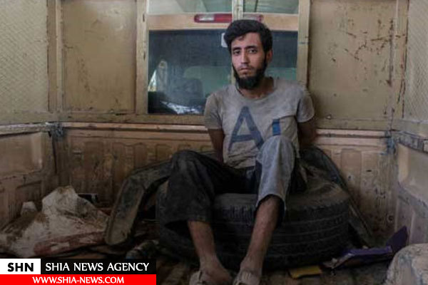 تصاویر دستگیری خفت بار تروریست‌های داعش