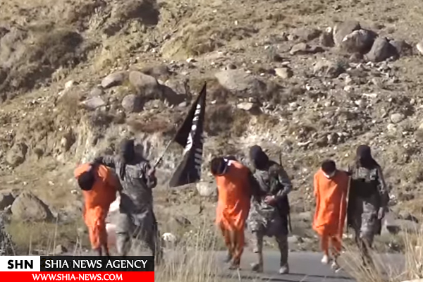 داعش به وسیله دو کودک ۵ شهروند افغانی را اعدام کرد + (تصاویر۱۸+)