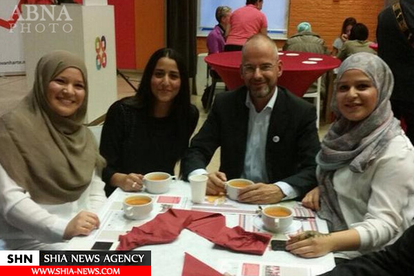 انتشار تصاویر سیاستمدار اسلام‌ستیز هلندی در کنار خانه کعبه + تصویر