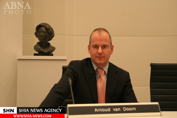 انتشار تصاویر سیاستمدار اسلام‌ستیز هلندی در کنار خانه کعبه + تصویر