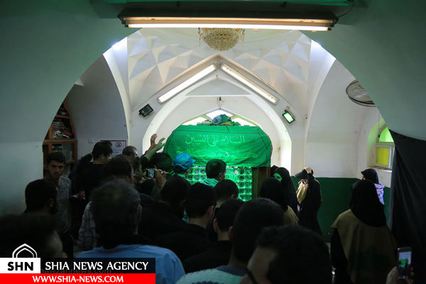 حرکت زائران حسینی از وادیالسلام نجف به طرف کربلا حرکت زائران حسینی از وادیالسلام نجف به طرف کربلا