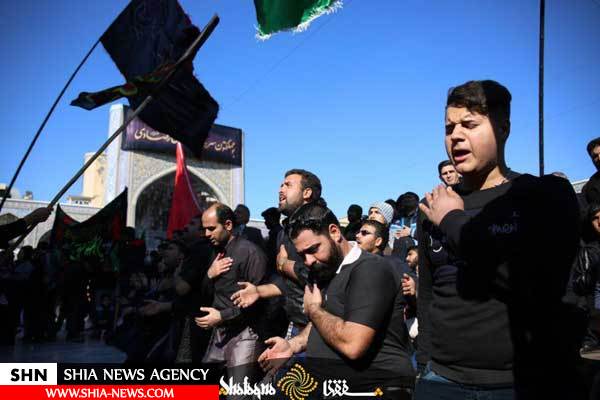 مشهد و حضور عزاداران در حرم مطهر امام رضا(ع)