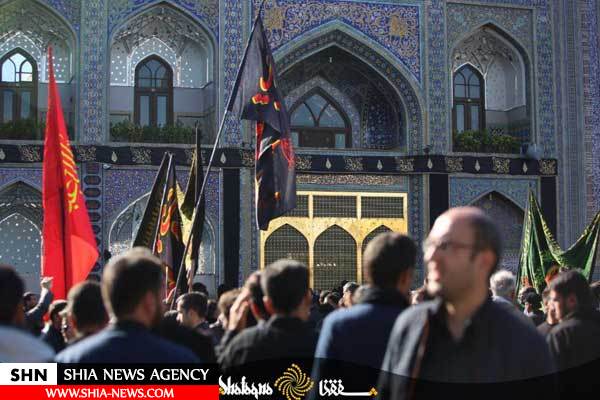 مشهد و حضور عزاداران در حرم مطهر امام رضا(ع)
