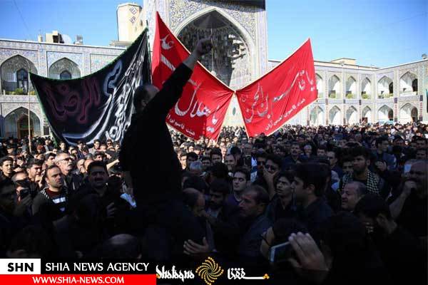 مشهد و حضور عزاداران در حرم مطهر امام رضا(ع)