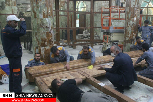 آغاز عملیات نصب نیم ضریح خیمه‌گاهی امام حسین(ع) و حضرت قاسم (ع) در کربلا + تصاویر