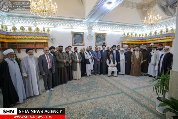 هیئتی اروپایی به زیارت حرم امیرالمؤمنین (ع) مشرف شد+تصاویر