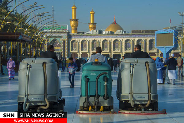 خدمت رسانی خادمان در حرم حضرت عباس (ع) و صحن های آن