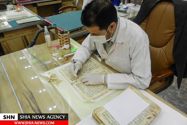 ترمیم یک نسخه قدیمی قرآن کریم در آستان مقدس امام حسین + تصویر